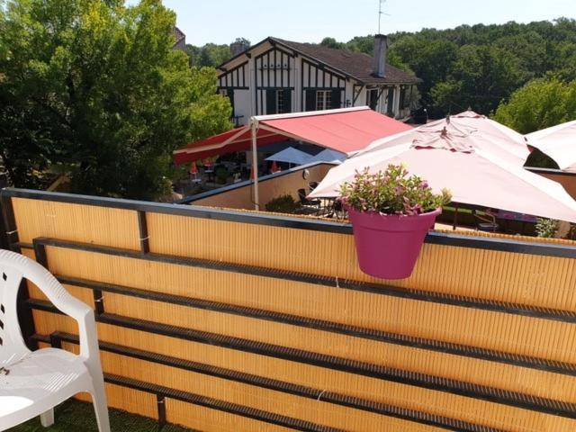 ברבוטן-לה-באינס Hotel Restaurant Les Kakis מראה חיצוני תמונה